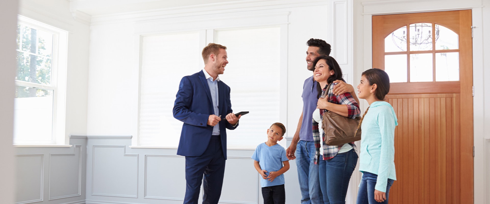 Communication and Availability: How to Choose the Right Real Estate Agent in Virginia
